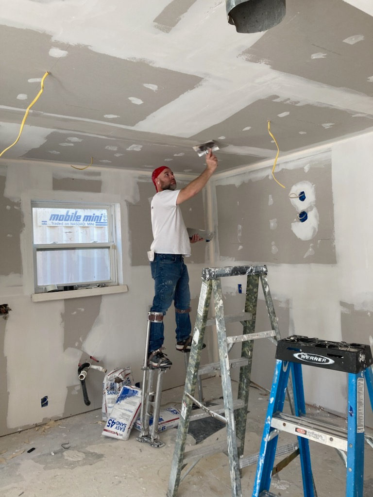 Finishing a ceiling
