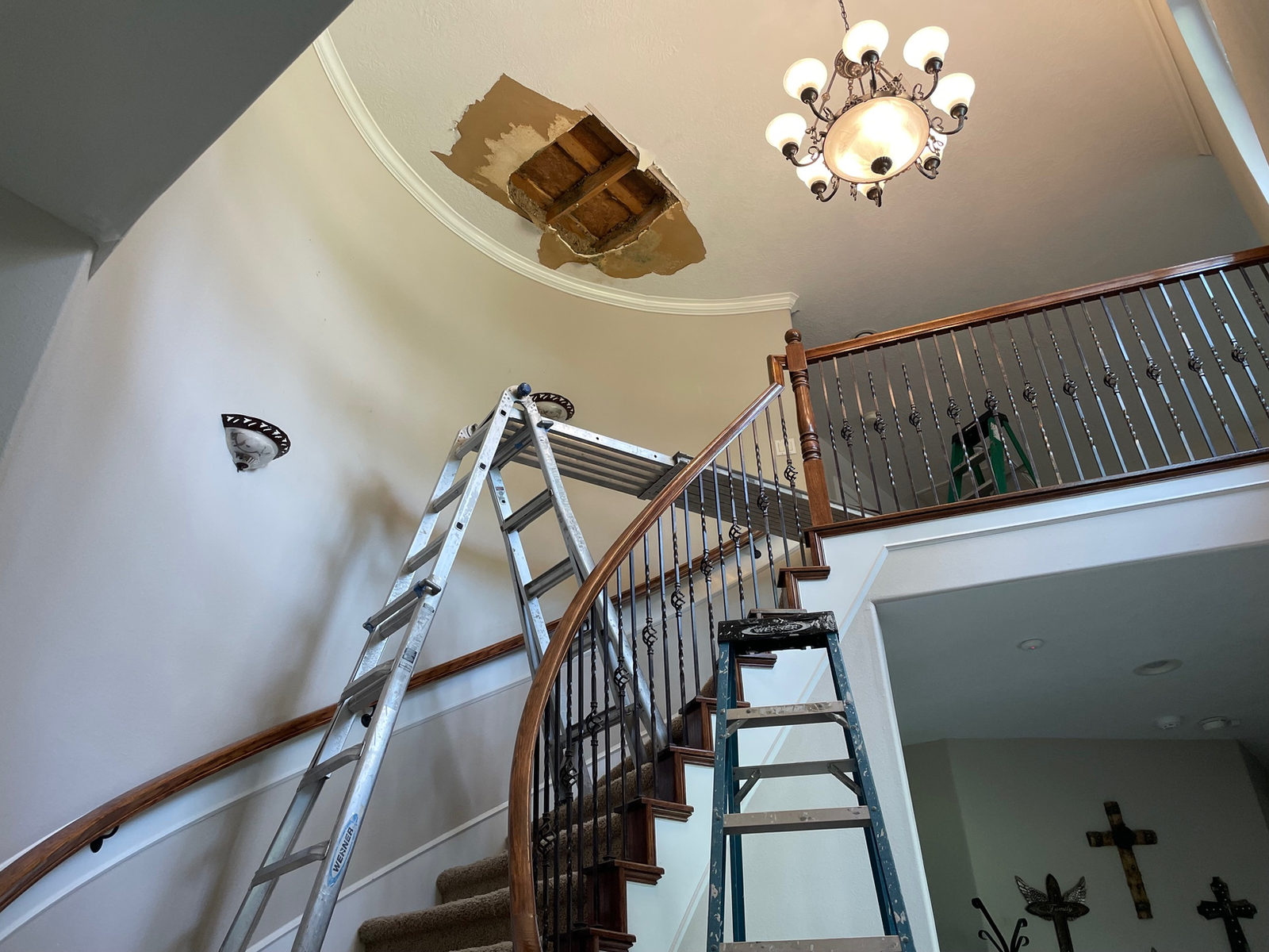 Curved staircase ceiling